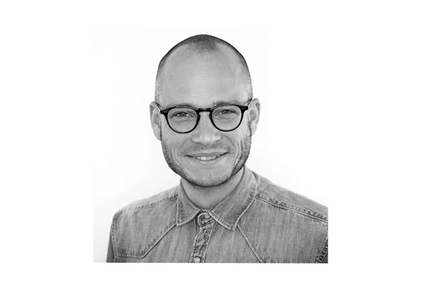 Bild von einem Mann mit Brille